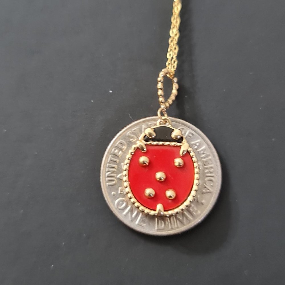 Beautiful necklace with designer inspired pendant - Picture 10 of 15